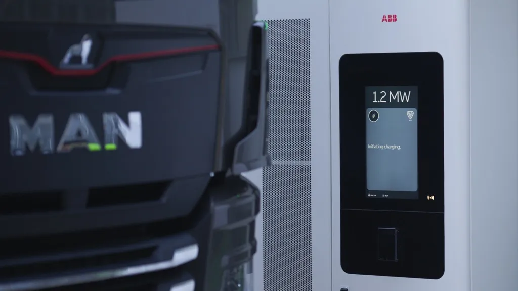 Megawatt Charging System: MAN e-truck and ABB E-mobility MCS1200