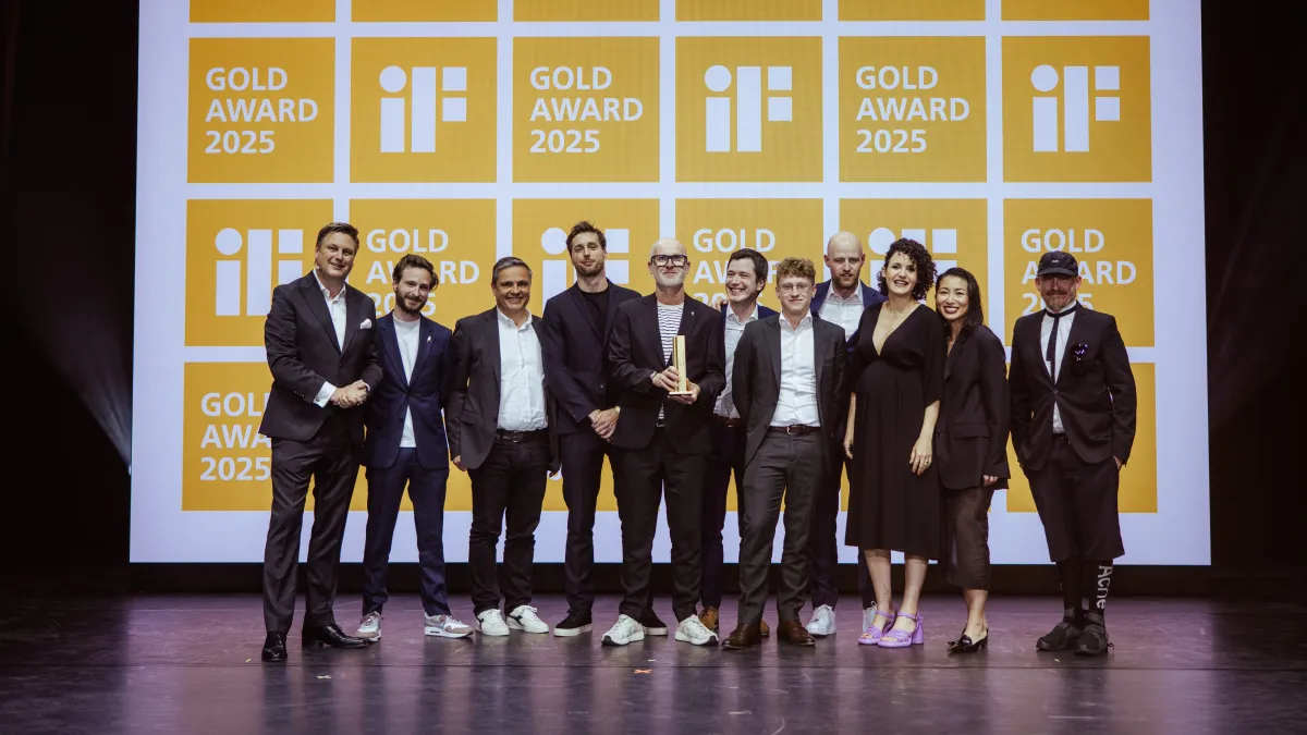 EMOB team on Stage when winning the iF award