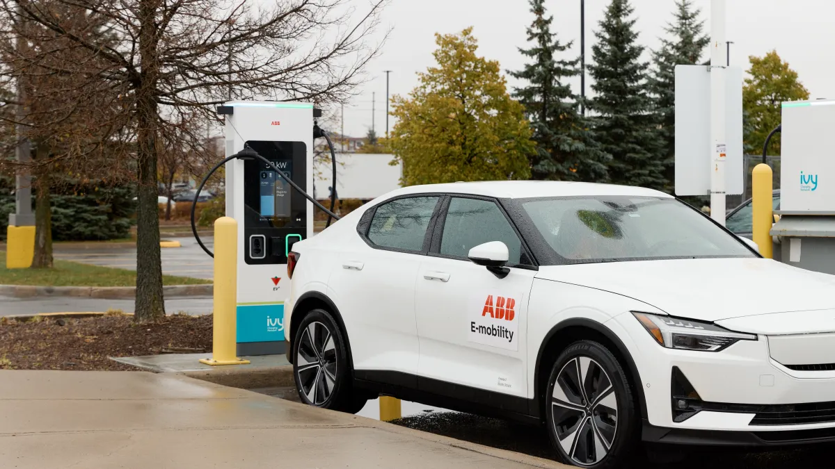 ABB E-mobility Ivy Charging C50 image2