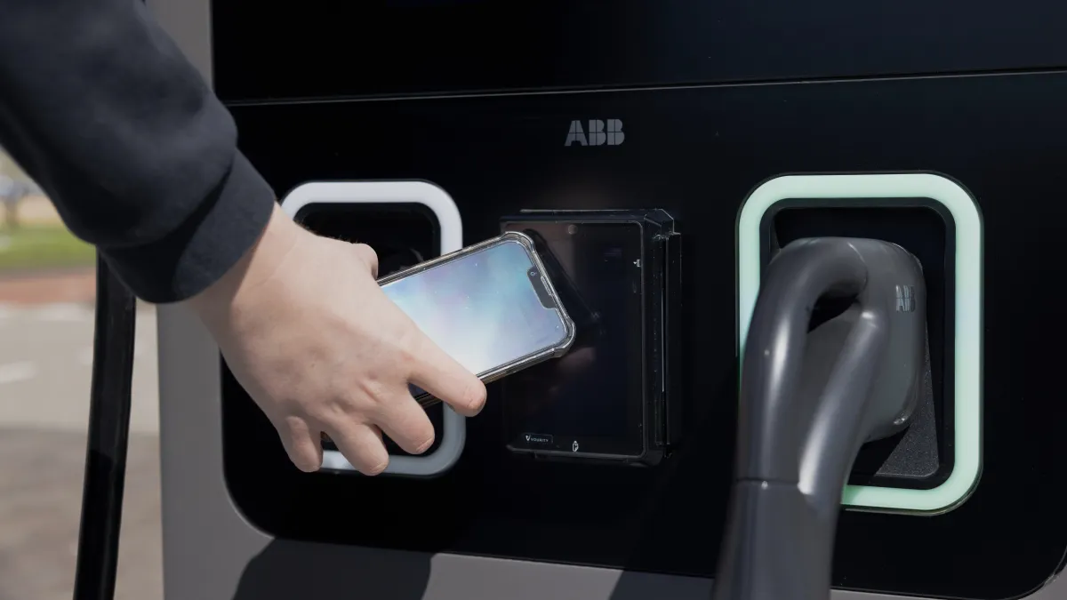 Paying for EV charging with and AFIR-compliant payment terminal