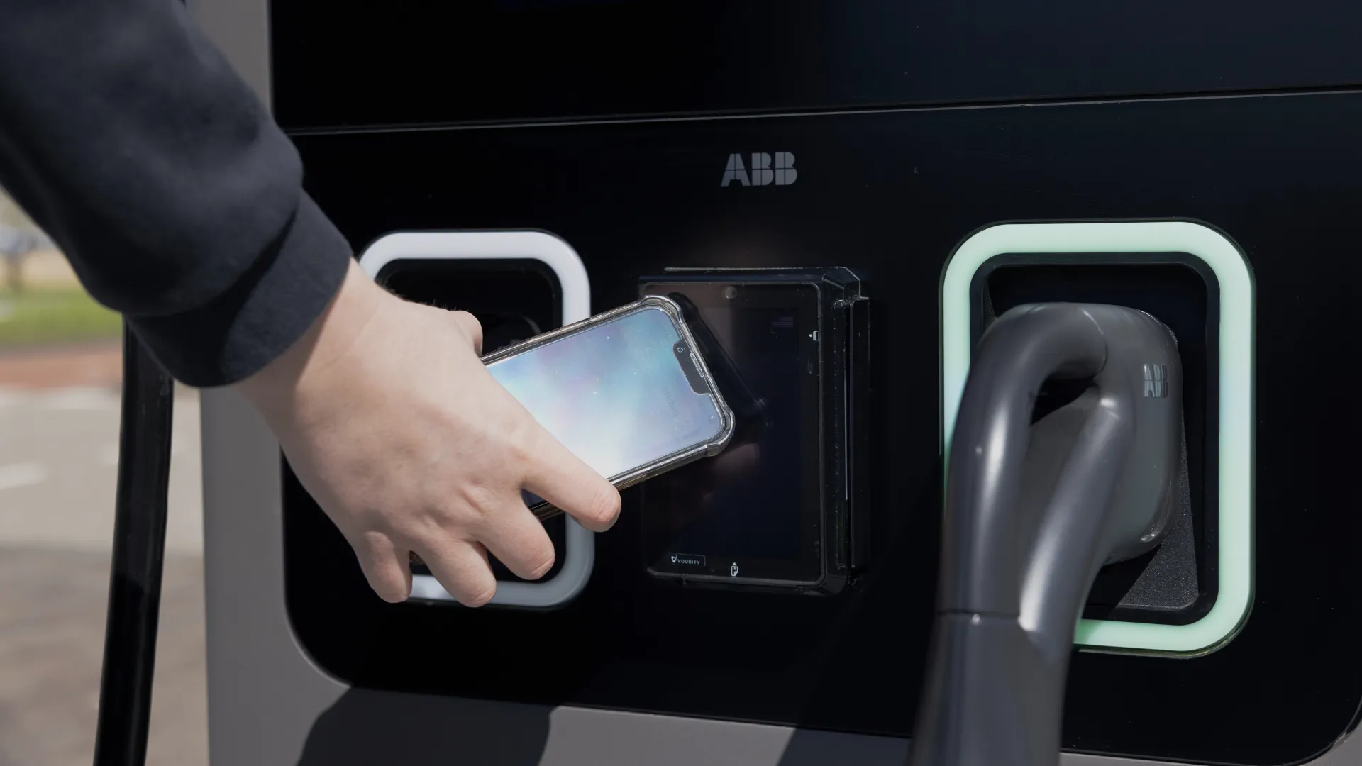 Paying for EV charging with and AFIR-compliant payment terminal